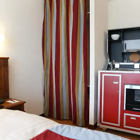 Hotel Des Inventions 3*